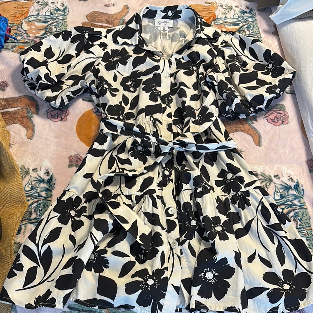 Floral Black and White Women Dress. Like new. Wore once